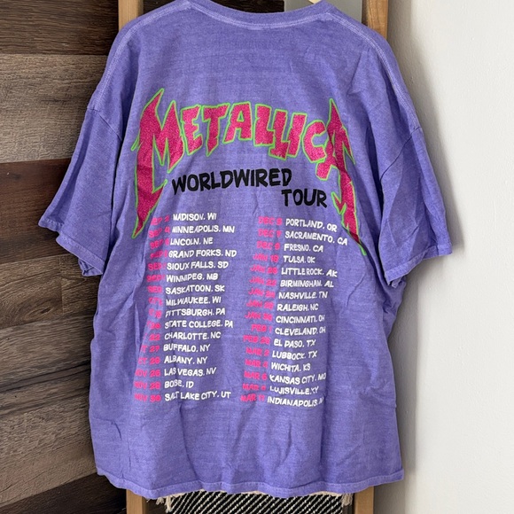 Metallica Worldwired Tour Tee - Picture 3 of 5